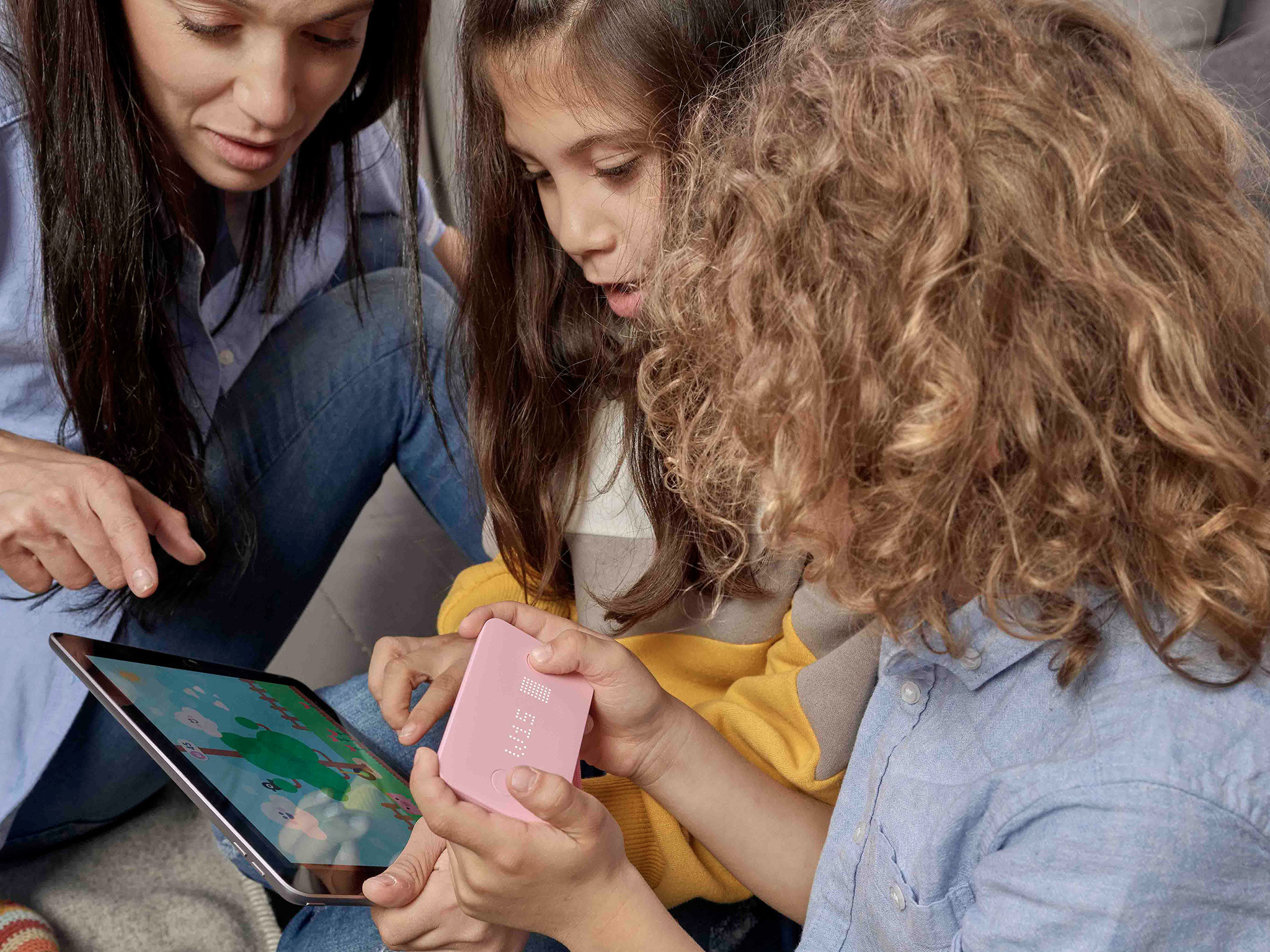 Mom and kids with Pigzbe